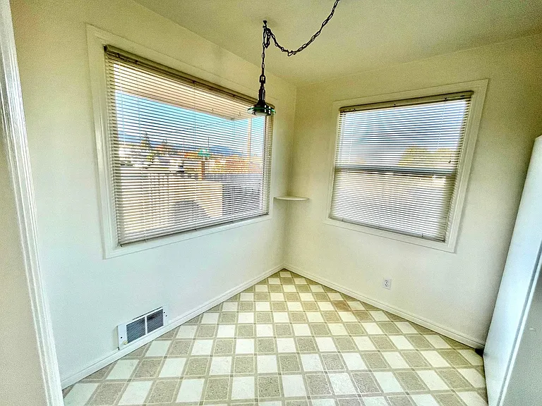 1203 E Georgiana St — Photo 9