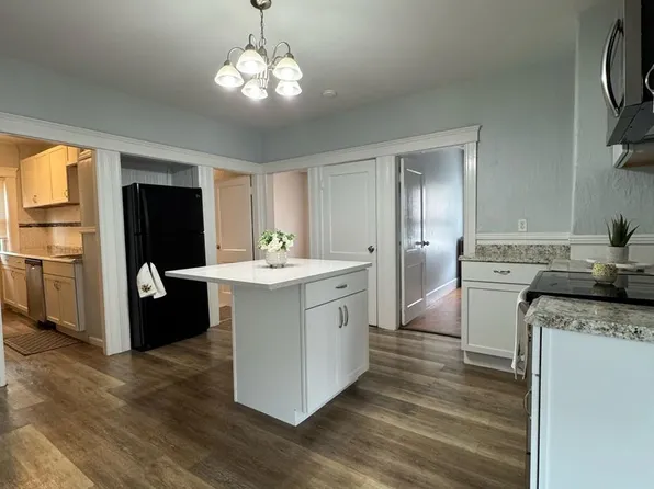 50 Elm St, Webster, MA 01570