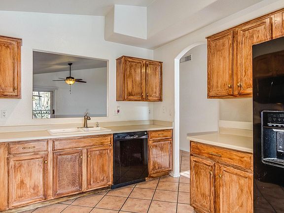 4th image of 2218 E Kelton Ln