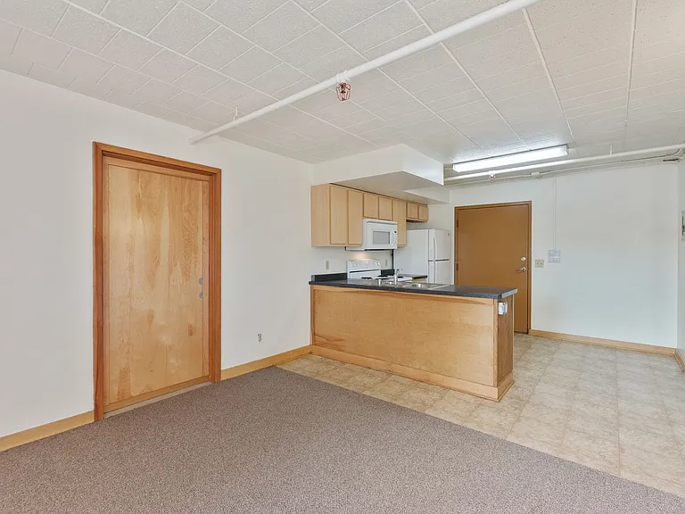 2125 W Kilbourn Ave — Photo 12