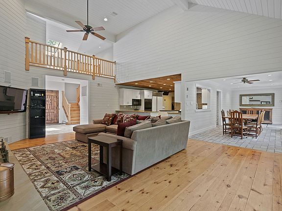 FR/Kitchen/Breakfast Area.