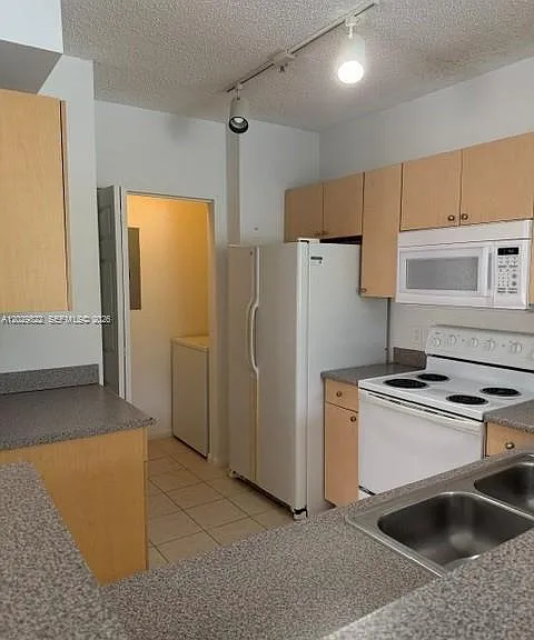 7980 N Nob Hill Rd #207 — Photo 11