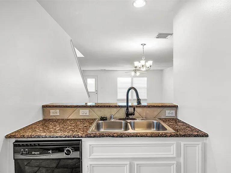 1719 Redwing Bluff Dr — Photo 9