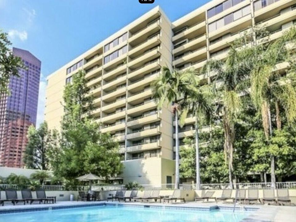 1st image of 600 W 9th St APT 707