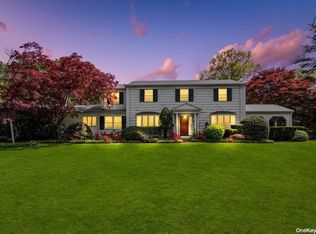 897 Ripley Ln, Oyster Bay, NY 11771