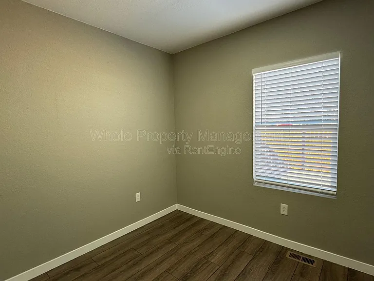 102 S Newton St — Photo 21