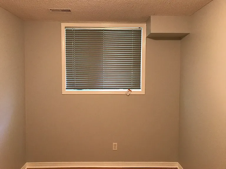 456 Weston Cres #BASEMENT — Photo 3