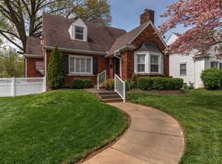 424 Browns Ln, Saint Matthews, KY 40207