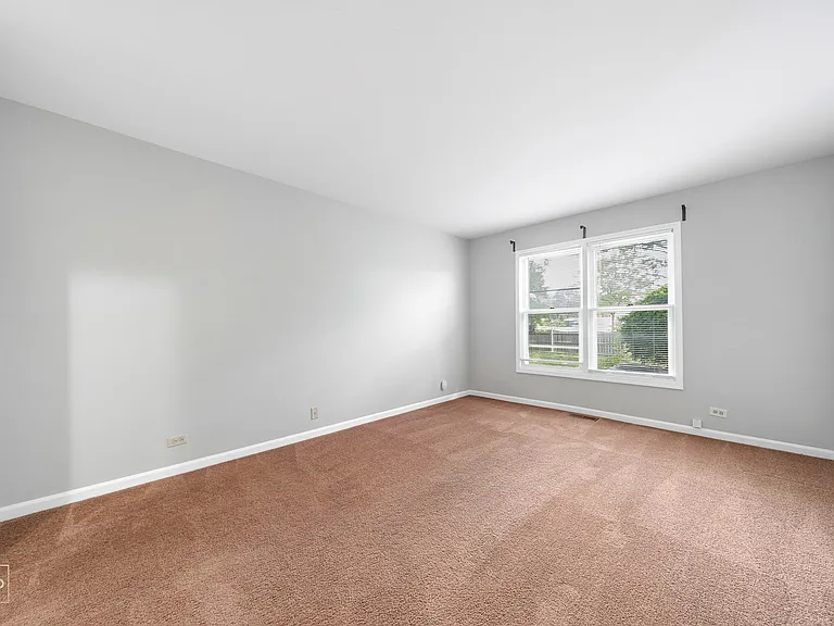 98 Willow Pkwy #98 — Photo 13