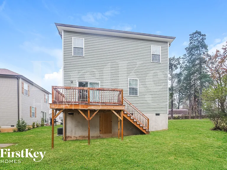 215 Parkwood Dr NW — Photo 14