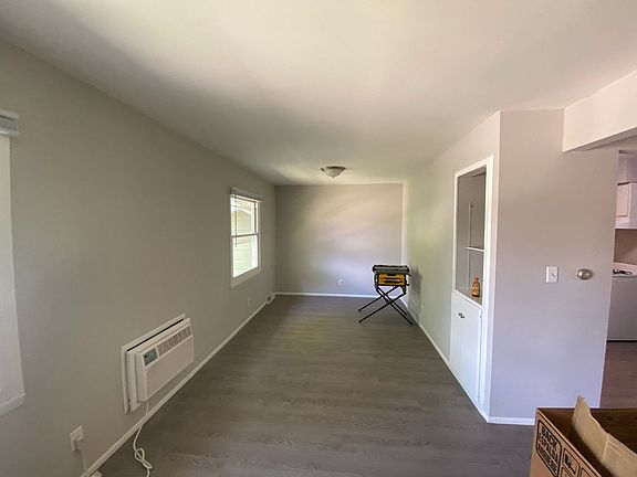 3rd image of 401-433 Donald Dr #20