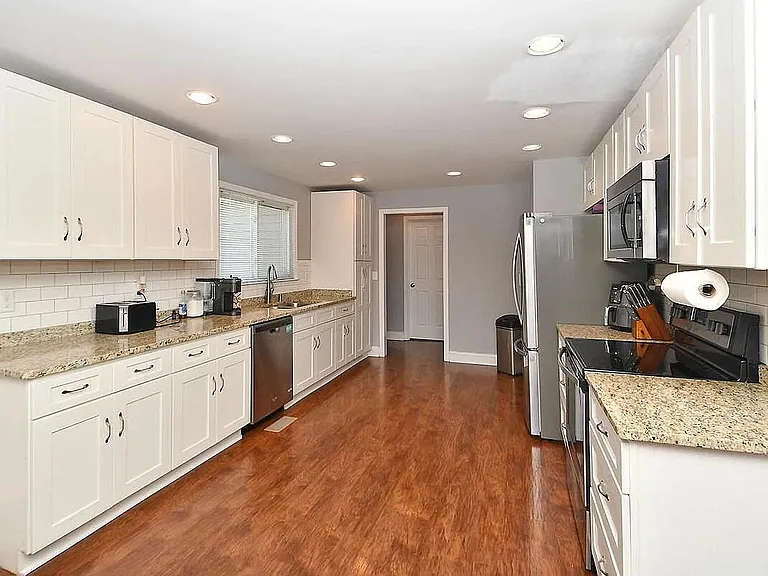 800 S Moore Rd — Photo 5