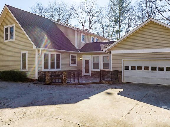 5th image of 1003 Charlesmont Ct NE