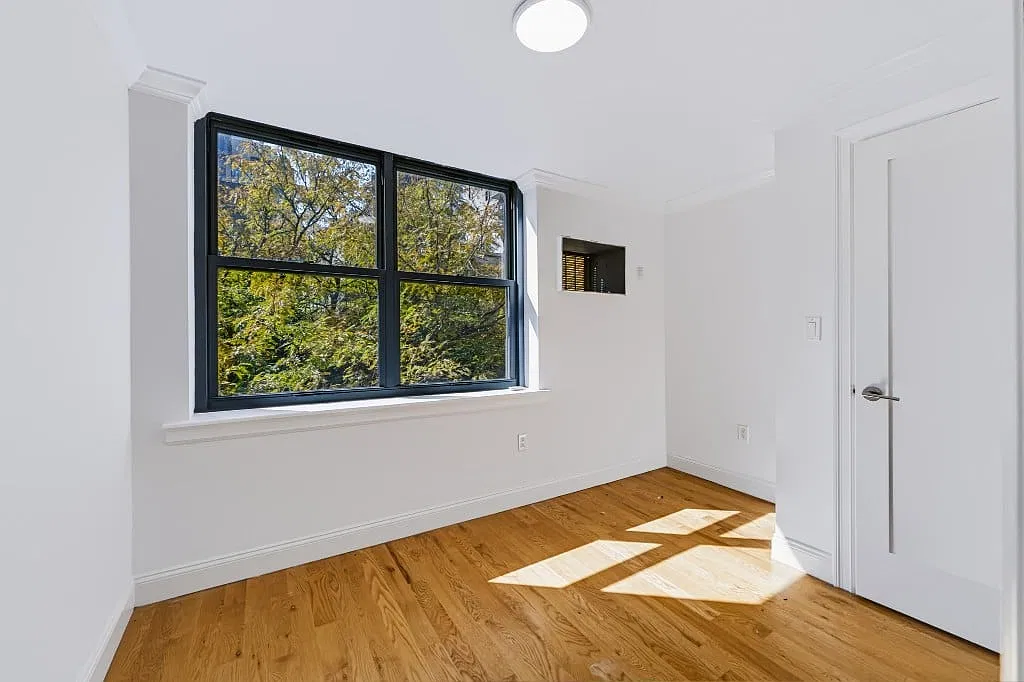 210 East 22nd Street — Photo 3