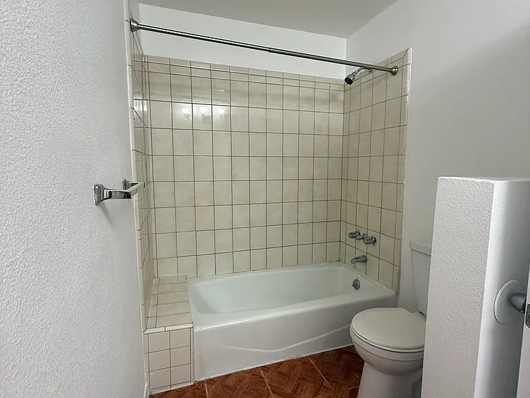 1343 Clay St — Photo 8