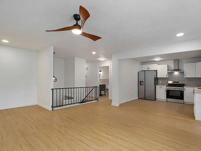 2025 E Battlefield Rd — Photo 19