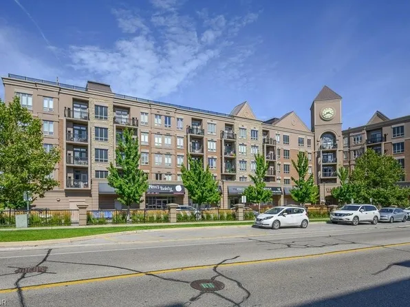 5327 Upper Middle Rd #214, Burlington, ON L7L 0E9
