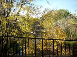 1560 Dempster St APT 212, Mount Prospect, IL 60056