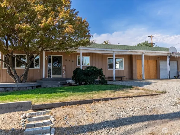 519 Locust Street, Omak, WA 98841