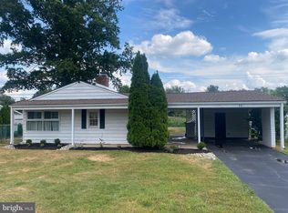 11 Vineyard Rd, Levittown, PA 19057