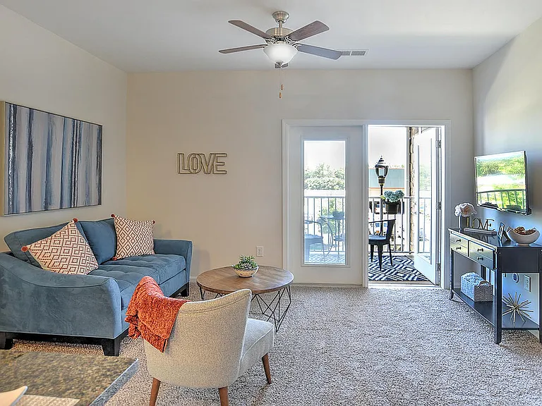 10 Newbridge Apartments — Photo 3