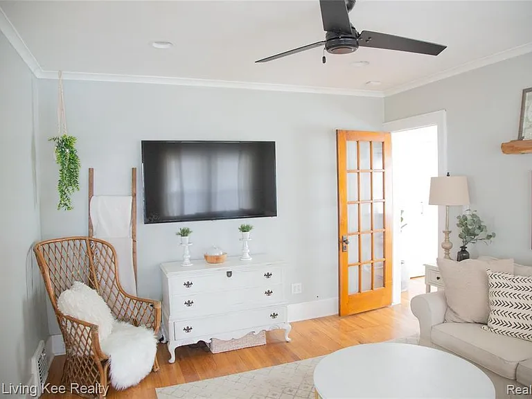 3262 Griffith Ave — Photo 3