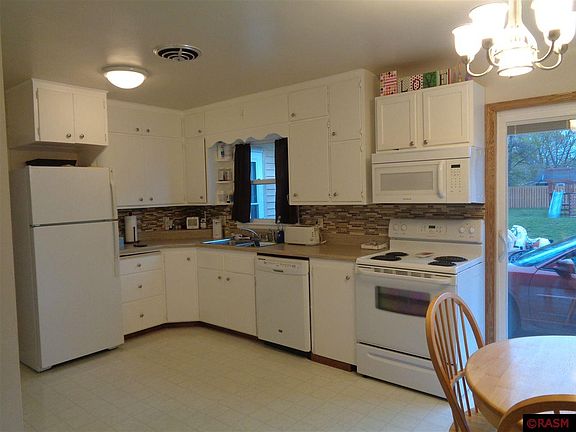 2nd image of 600 W 1st St