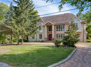 1819 Oakwood Rd, Northbrook, IL 60062