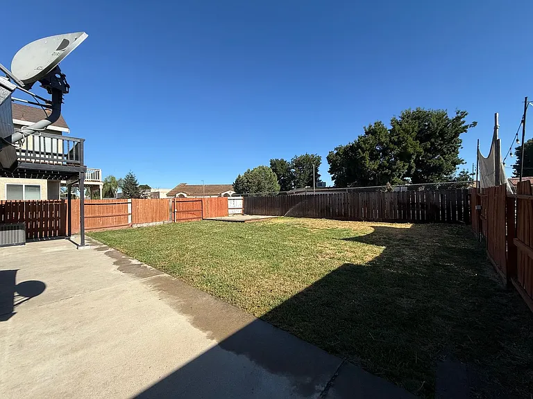 16664 Sheffield St — Photo 35