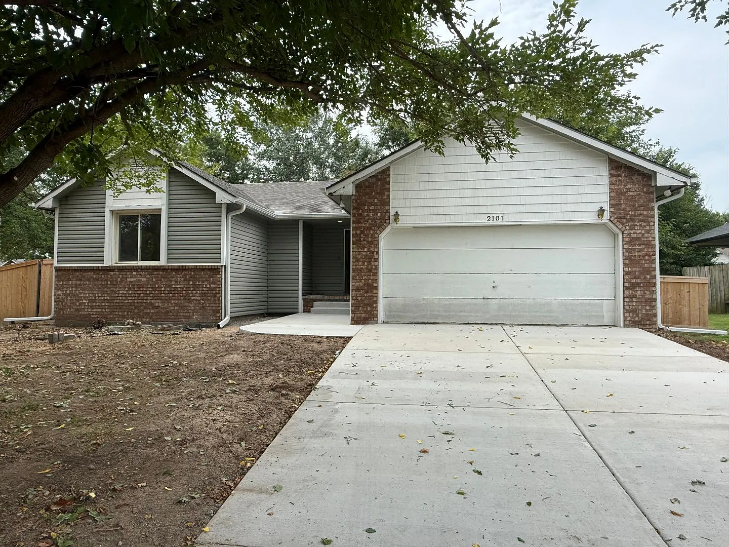Newly renovated 5-bedroom, 3-bath home in Maize school district — Photo 2