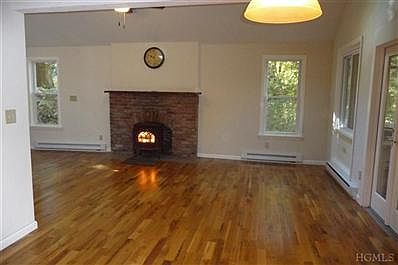 4th image of 7 Hickory Trail Ct
