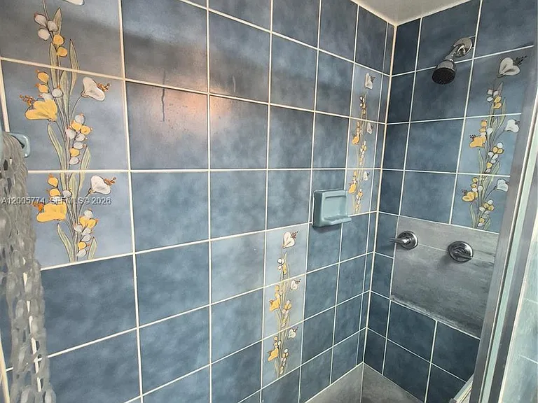 415 NE 2nd St #202 — Photo 19