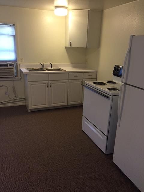2nd image of 1016 Hillcrest St