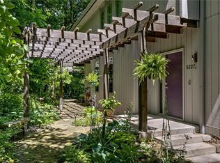 5227 NW Bluff Dr, Parkville, MO 64152