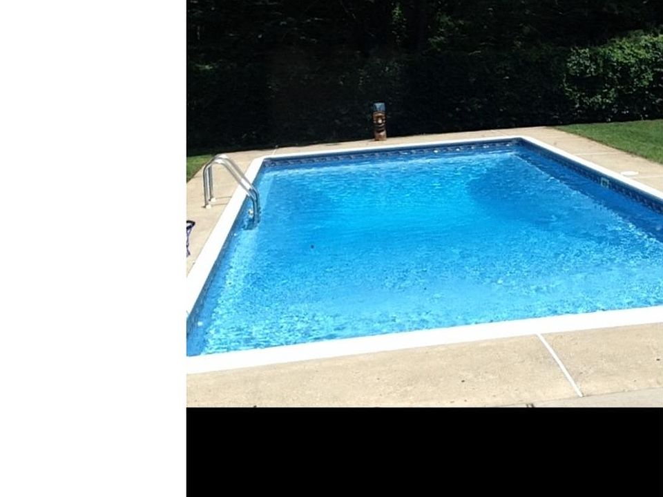 2nd image of 215 Kingsley Rd