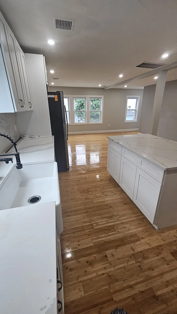 Building Photo - 69 Cutler St #2