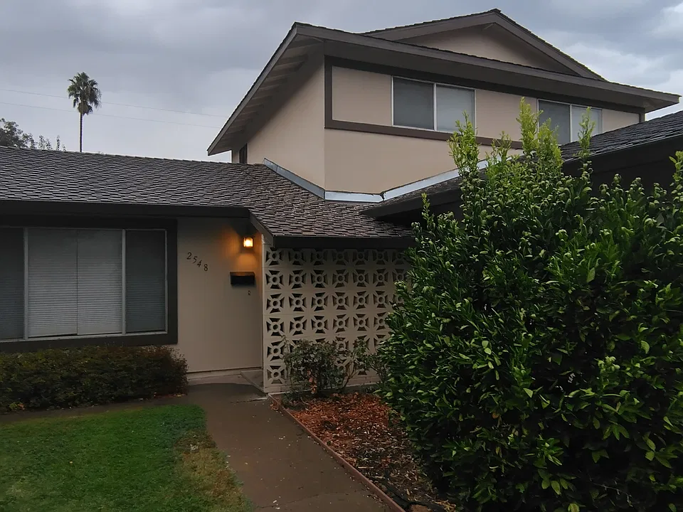 2548 Clearlake Way