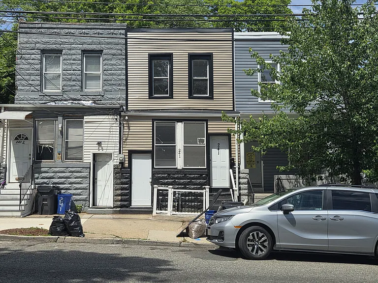 241 1/2 Hawthorne Ave — Photo 10