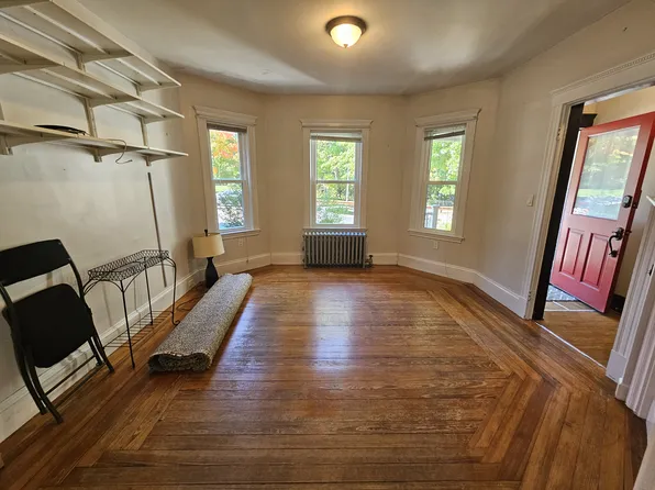 113 Fresh Pond Pkwy #1, Cambridge, MA 02138