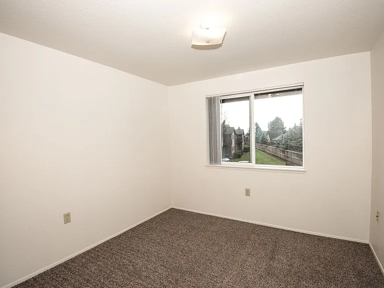 Rivercrest Apartments — Photo 15