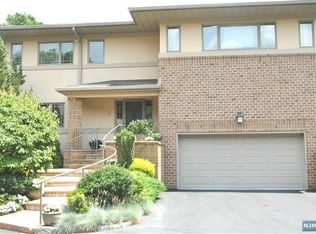 16 Fox Run, Allendale, NJ 07401