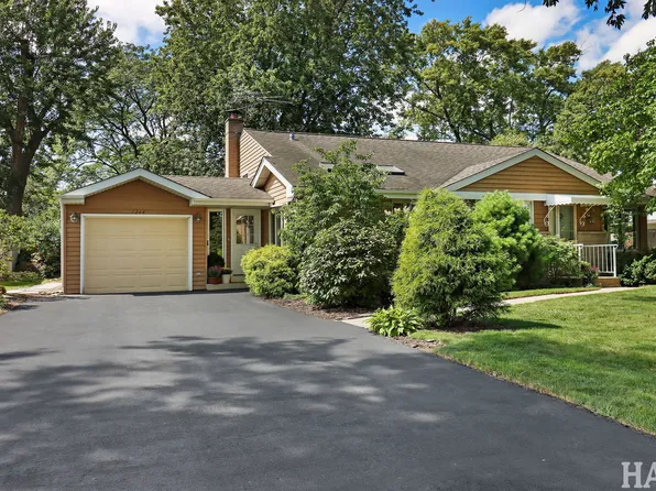 1244 Longmeadow Dr, Glenview, IL 60025