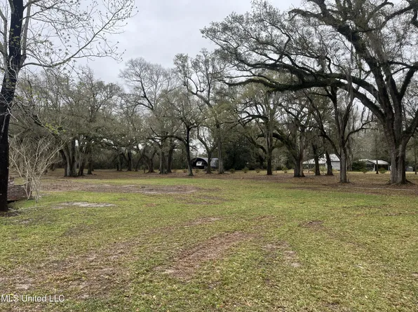 20 Lancair Dr, Picayune, MS 39466