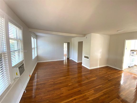 5th image of 1610 NE 2nd Ct #1610