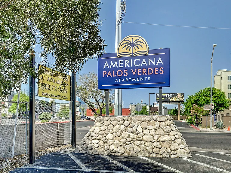4050_Palos Verdes St-40
