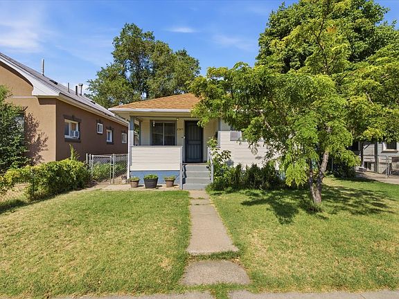 3rd image of 2345 Eccles Ave