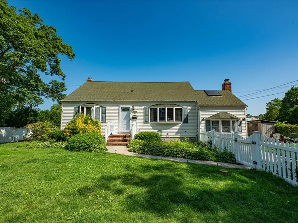 805 Arlington Road, West Babylon, NY 11704
