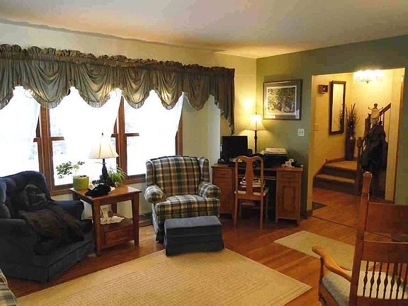 2nd image of 16 Adirondack Ct