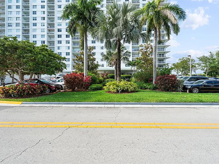 500 Bayview Dr #325 — Photo 16