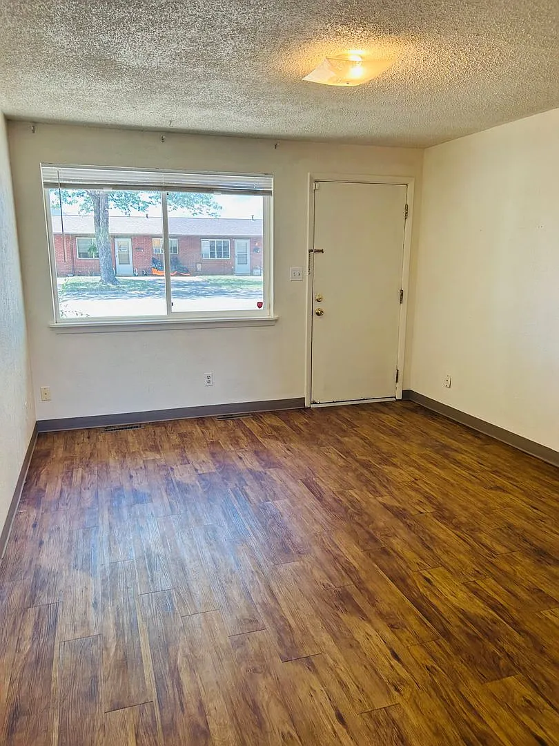 4904 South Iowa Avenue — Photo 4